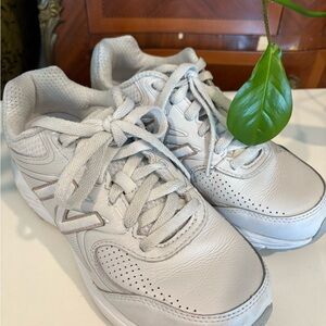 New Balance Women’s Walking Shoes WW840GG2 – White Leather – Size 9